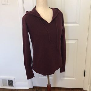 Athleta Burgundy Hoddie Sweater Thumbhole Sleeve Side Vents